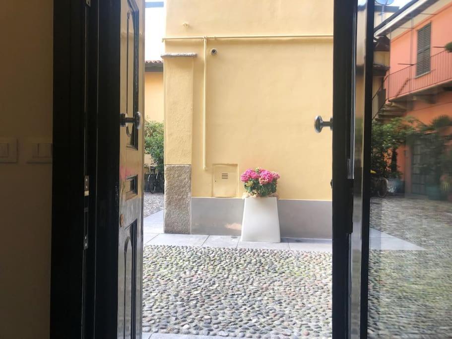 Cozy Loft Navigli, Close To Duomo And Bocconi - Italy Flat Vacation Milão Exterior foto
